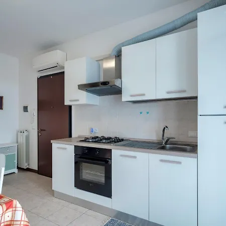 Flowered Balcony - 2 Bedrooms 西尔米奥奈
