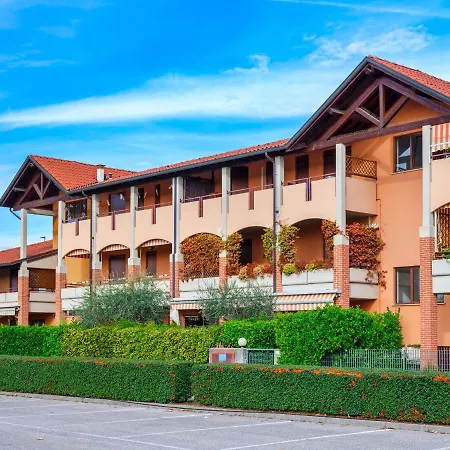 Apartment Flowered Balcony - 2 Bedrooms Sirmione