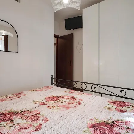 Flowered Balcony - 2 Bedrooms