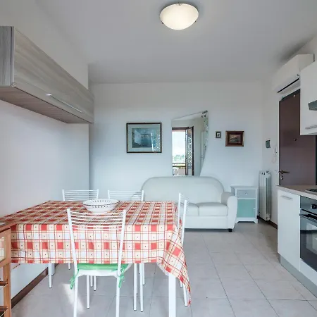 Apartment Flowered Balcony - 2 Bedrooms Sirmione
