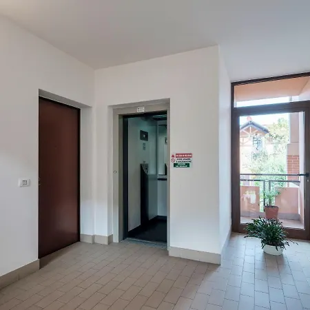 Flowered Balcony - 2 Bedrooms Sirmione