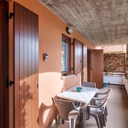 Flowered Balcony - 2 Bedrooms Sirmione