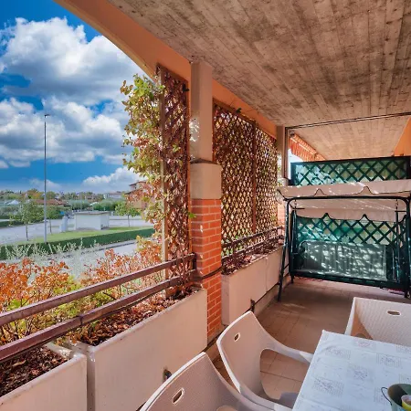 Flowered Balcony - 2 Bedrooms Apartment *