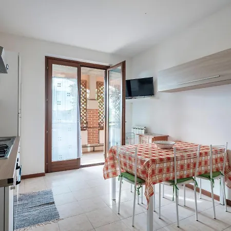 Flowered Balcony - 2 Bedrooms Apartment *