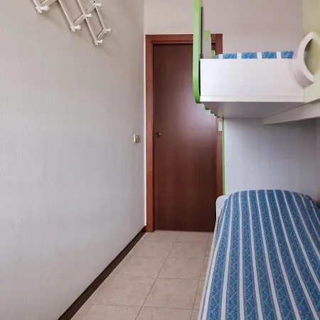 Flowered Balcony - 2 Bedrooms Apartment *