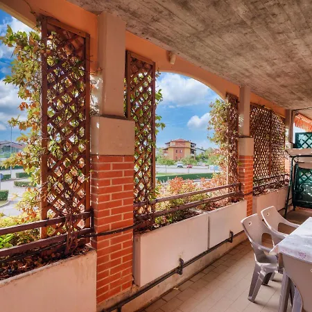 Flowered Balcony - 2 Bedrooms